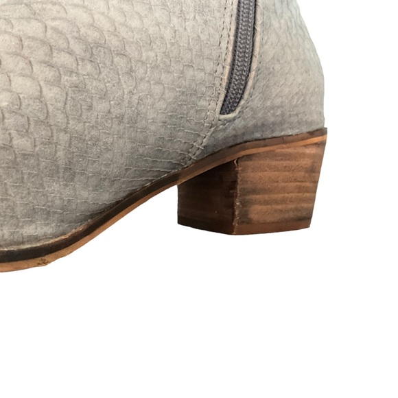 LAST CHANCE Catherine Malandrino Vegan Leather Snakeskin Double Zip Bootie - Picture 7 of 13